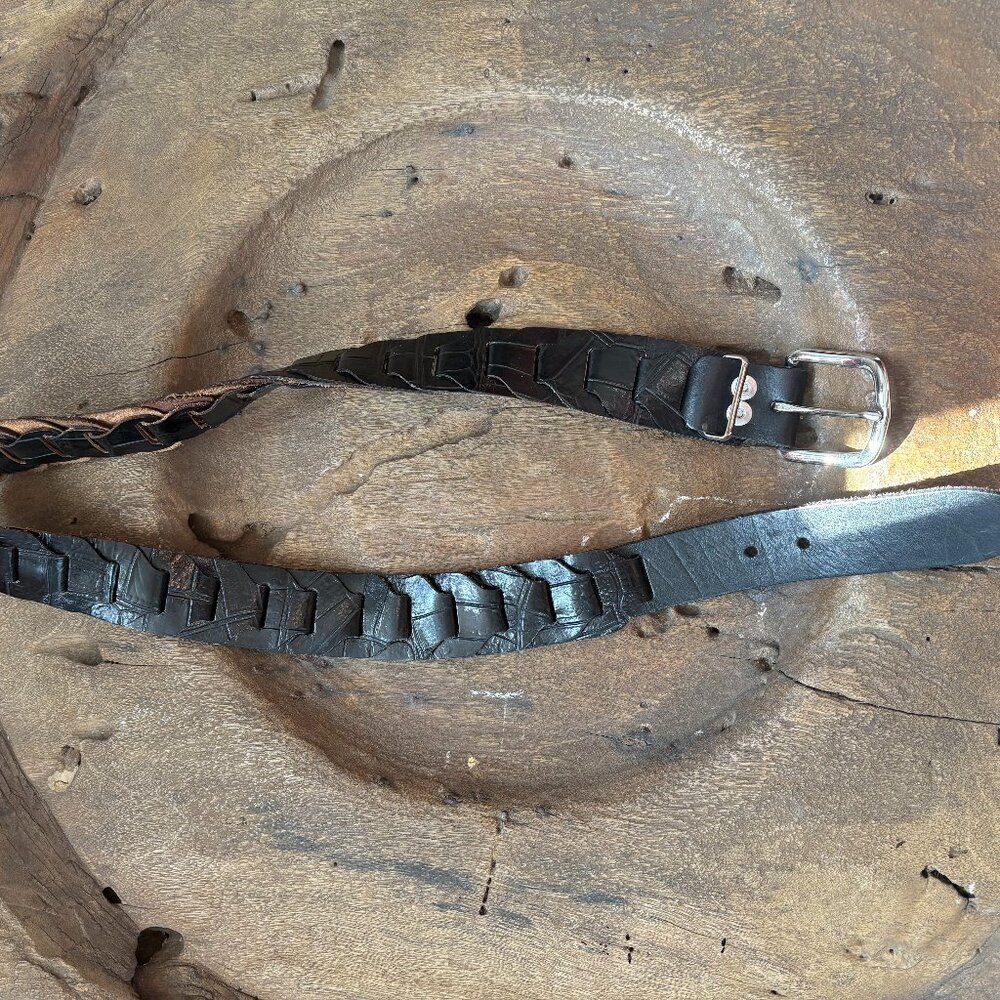 Unbranded black (vegan/faux?) leather 1.5-inch-wide women's belt [READ]